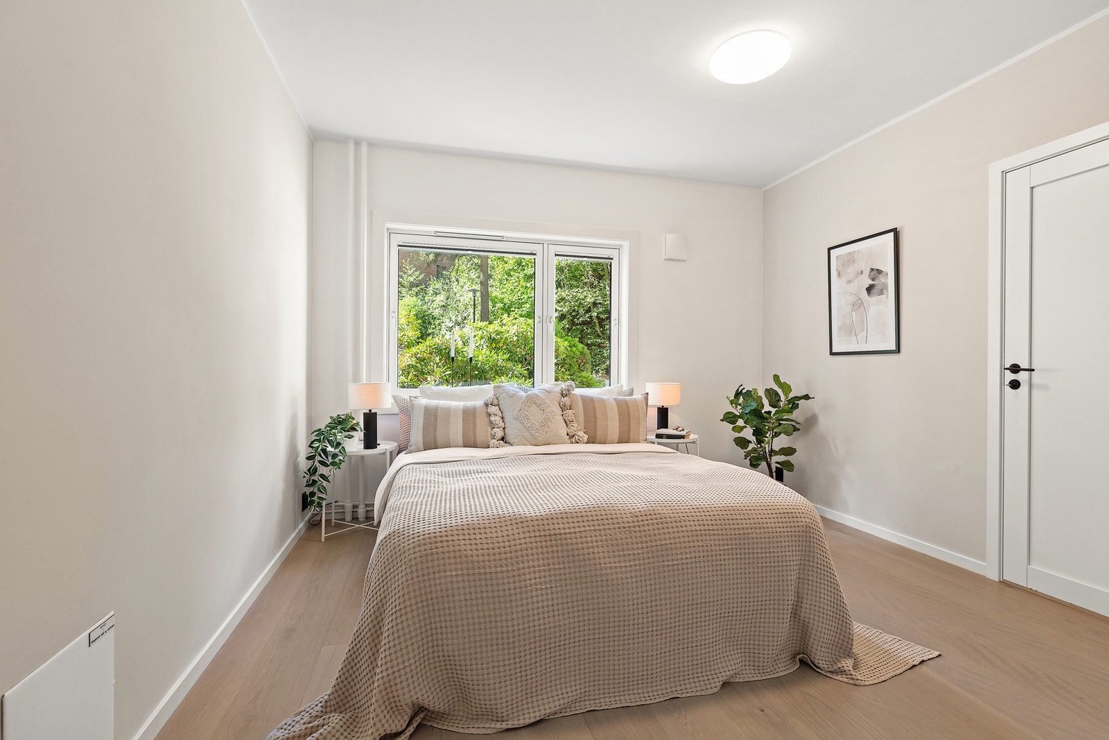 Hovedsoverom med tilgang til bod/walk in closet Galleribilde