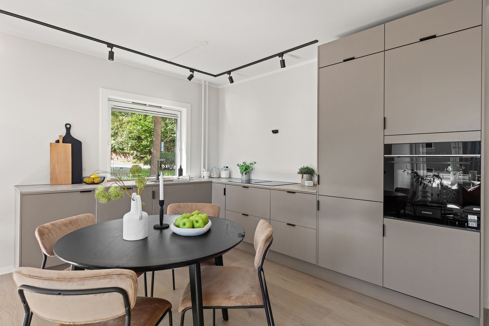 Detaljer som teller - moderne innredning og stilrene materialvalg. Galleribilde