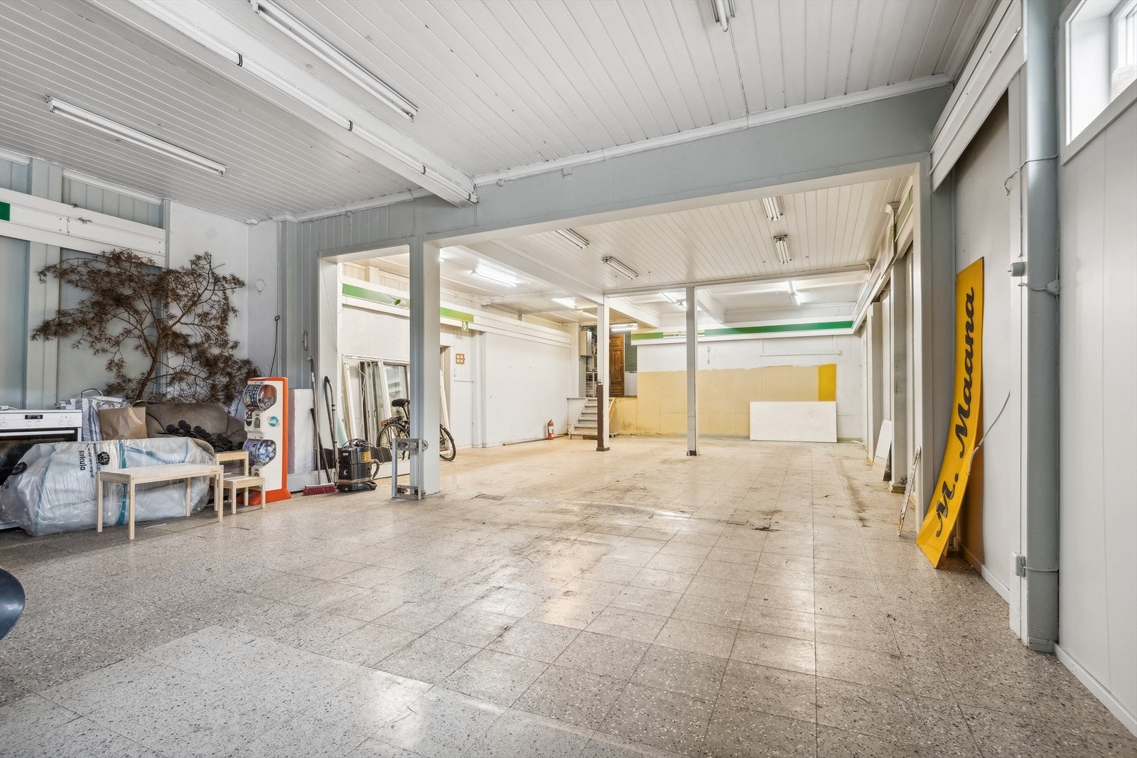 På bakkeplan har du butikklokaet, " gamle Joker'n". Galleribilde