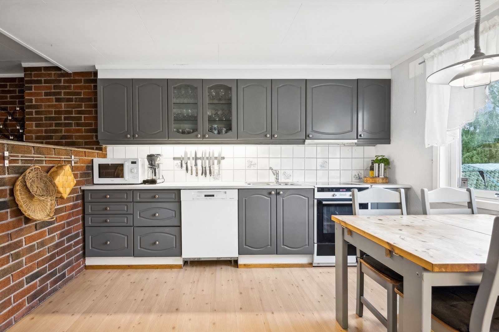 Innholdsrik innredning fra 1995. Galleribilde