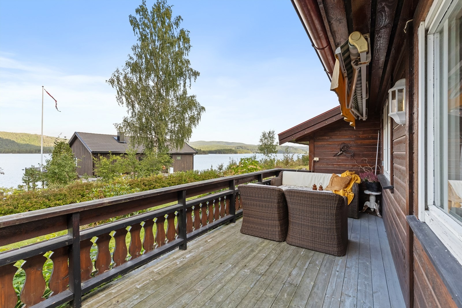 Terrasse med plass til sittegruppe Galleribilde