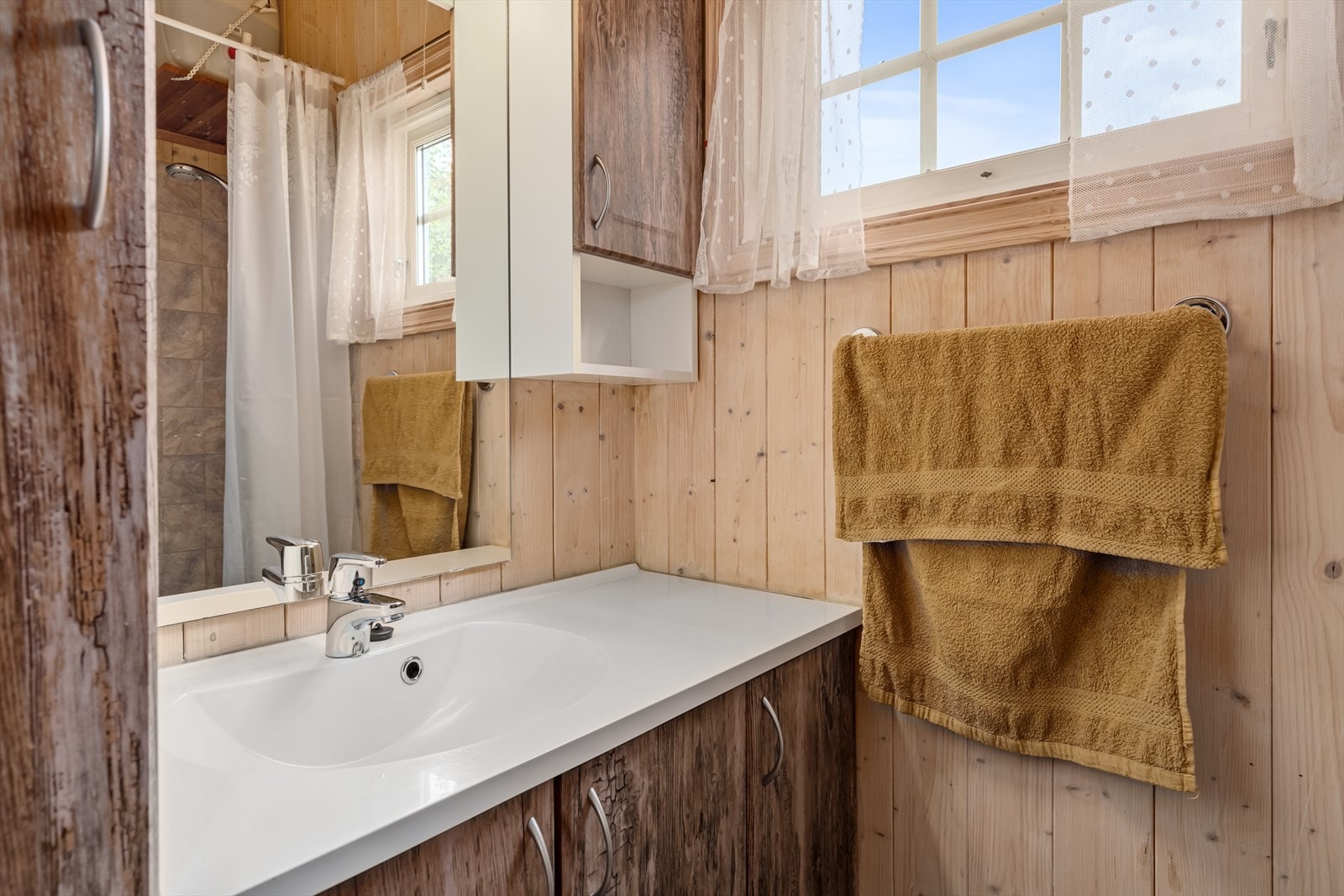 Rom med vask og dusj Galleribilde