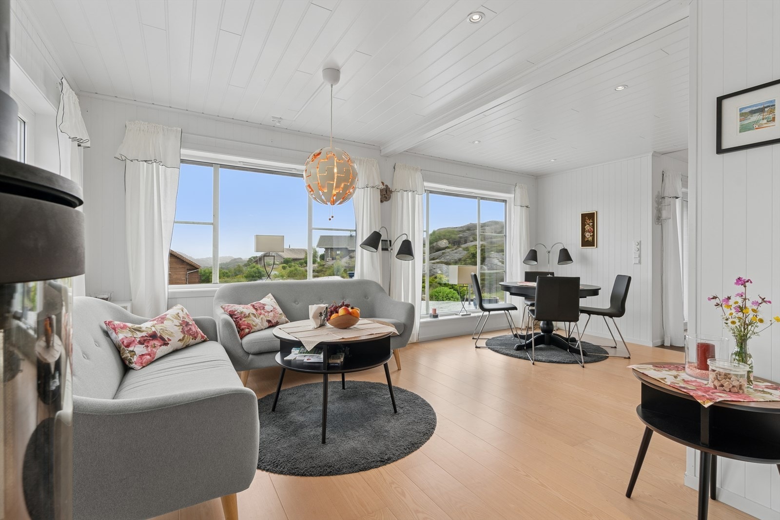 Fritidsbolig fra 2011 over to plan. Galleribilde