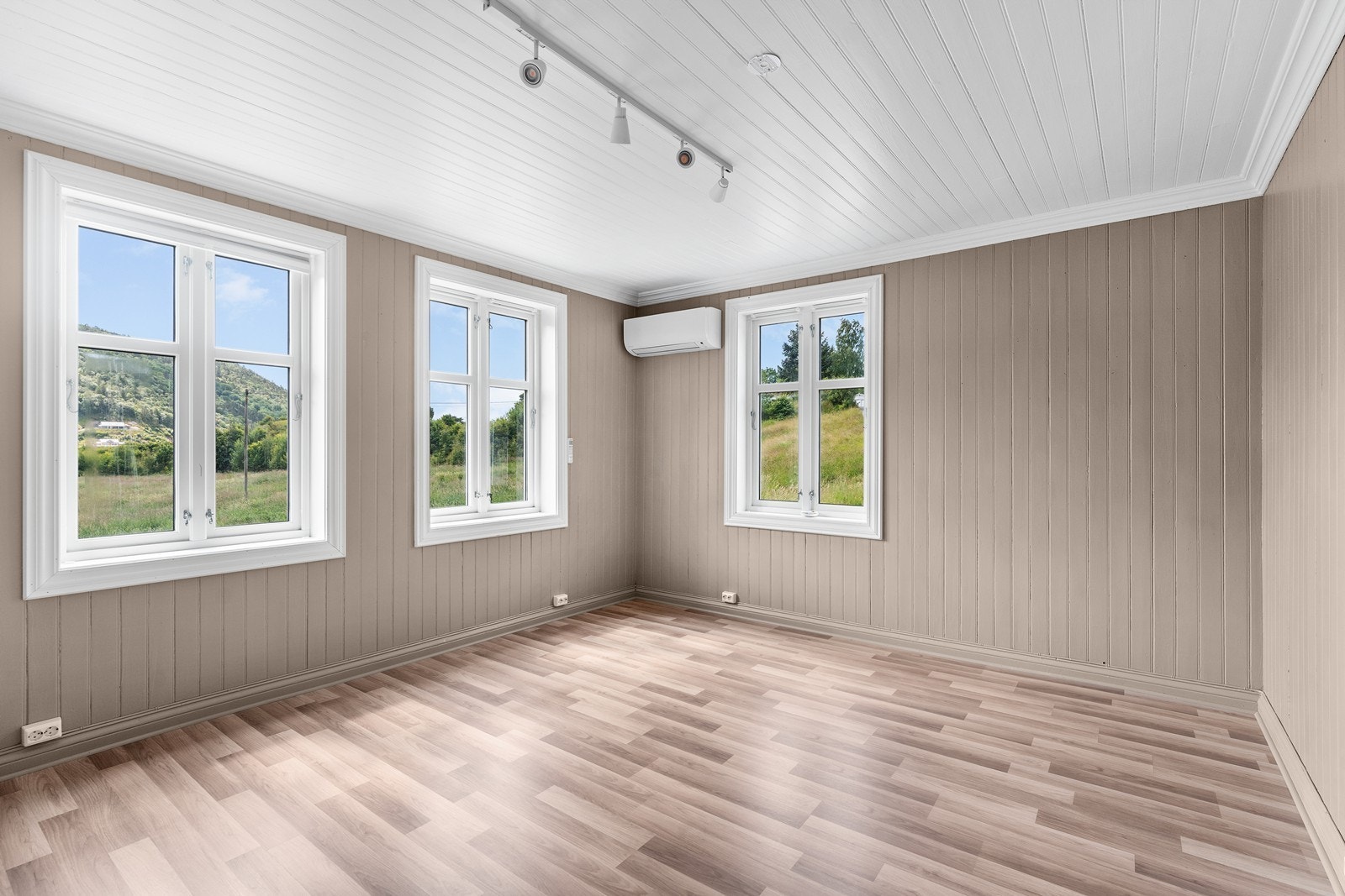 Rom to som innredes etter behov. Her kan man både varme og kjøle ned ved montert varmepumpe Galleribilde