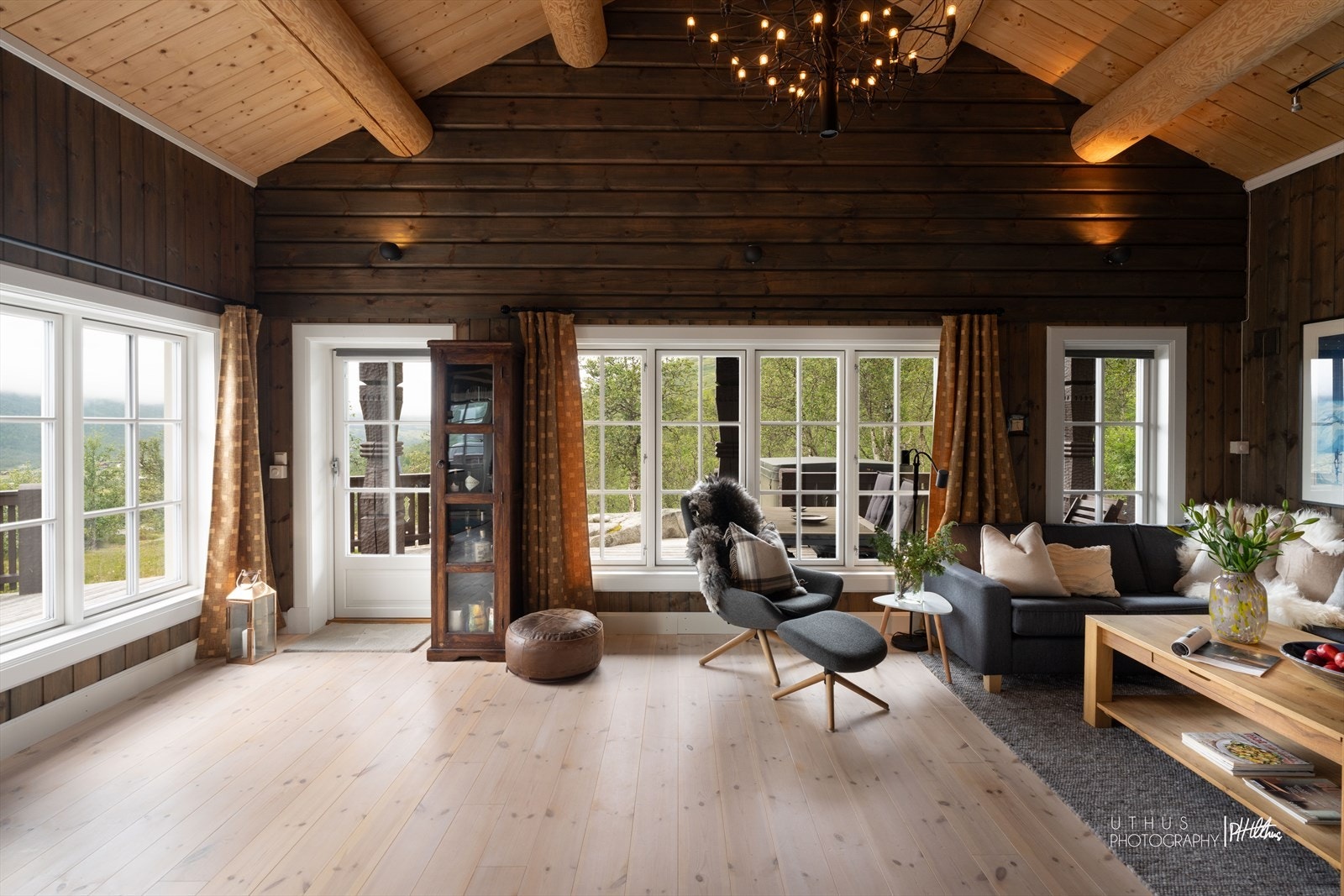 De store vindusflatene sørger for fantastiske utsiktsforhold. Galleribilde