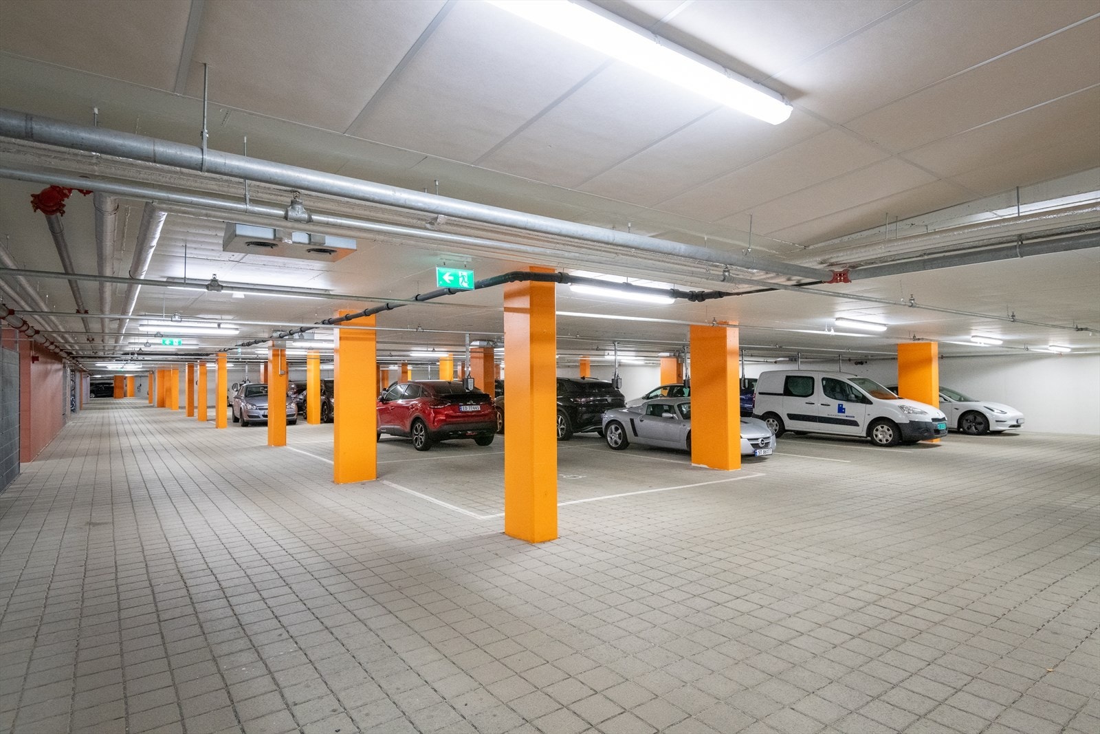 I forbindelse med leiligheten er det også mulighet for å leie parkeringsplass om det er ønsket! Galleribilde
