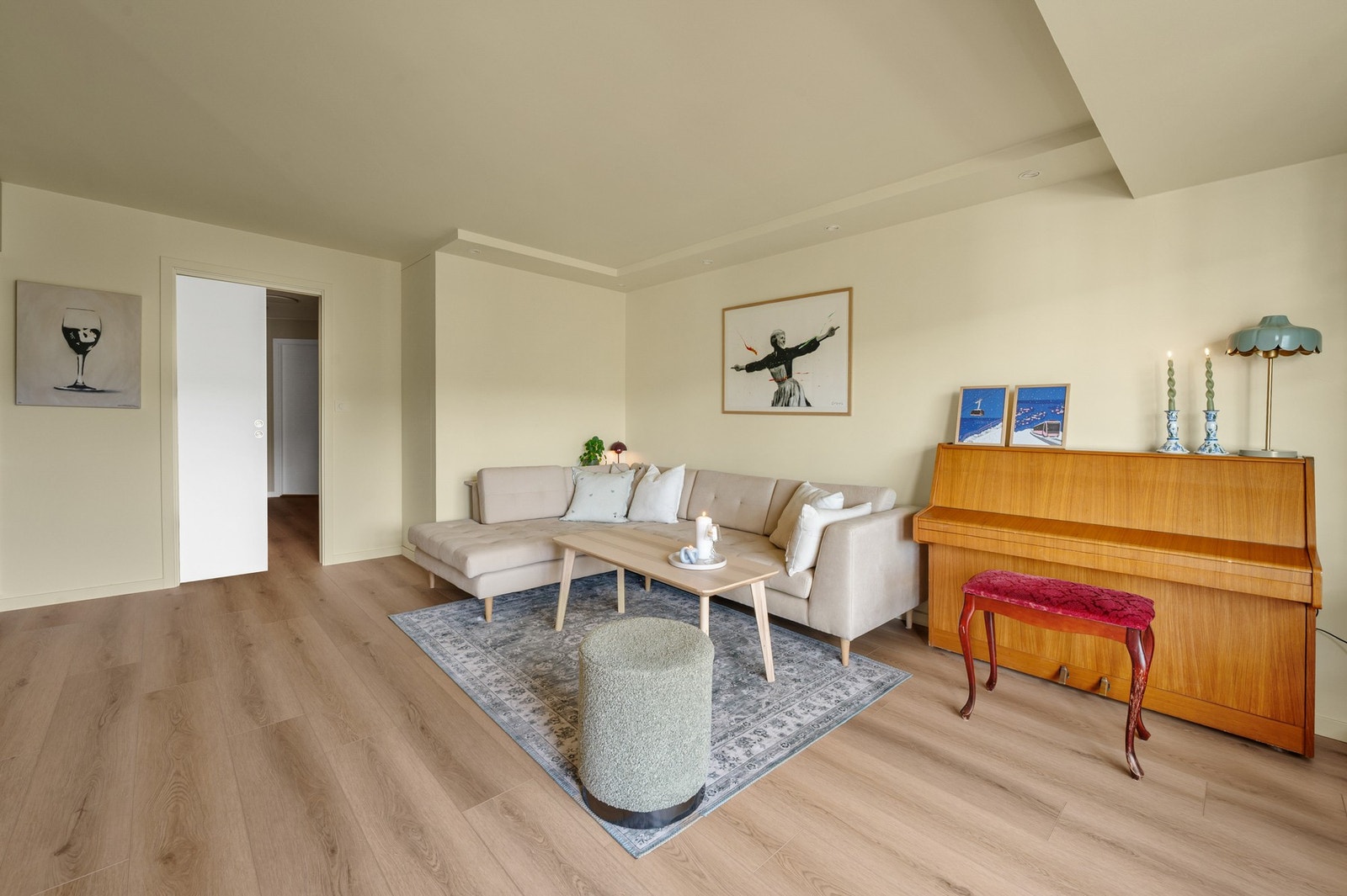 Praktisk skyvedør mellom stue og soveromsavdeling. Galleribilde