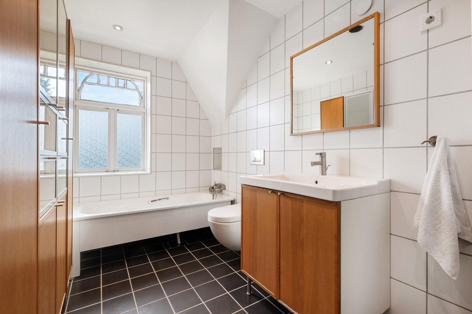 Flislagt baderom med elektriske varmekabler. Galleribilde