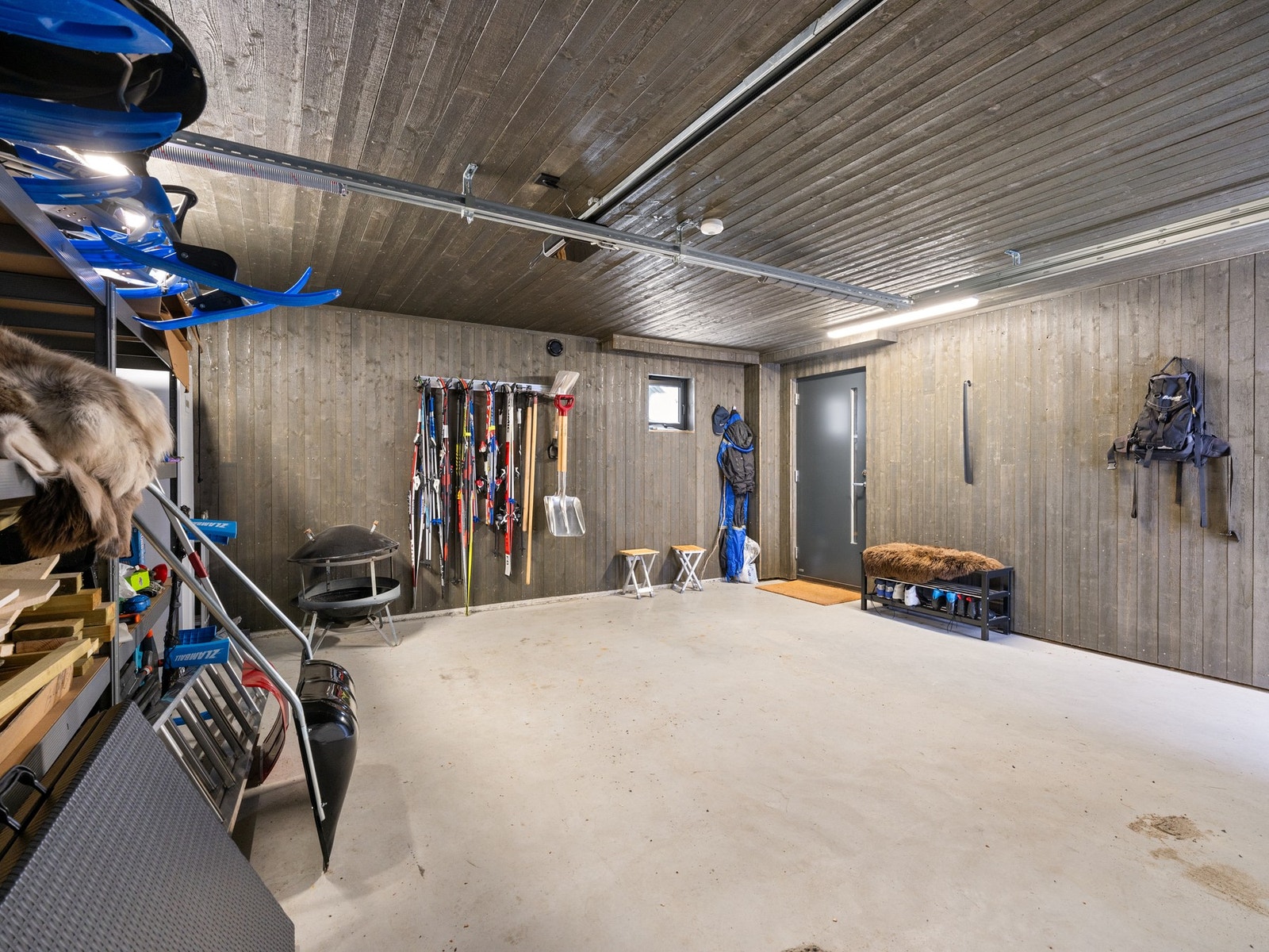 Helt rå garasje med aut. port fra Gapo Galleribilde