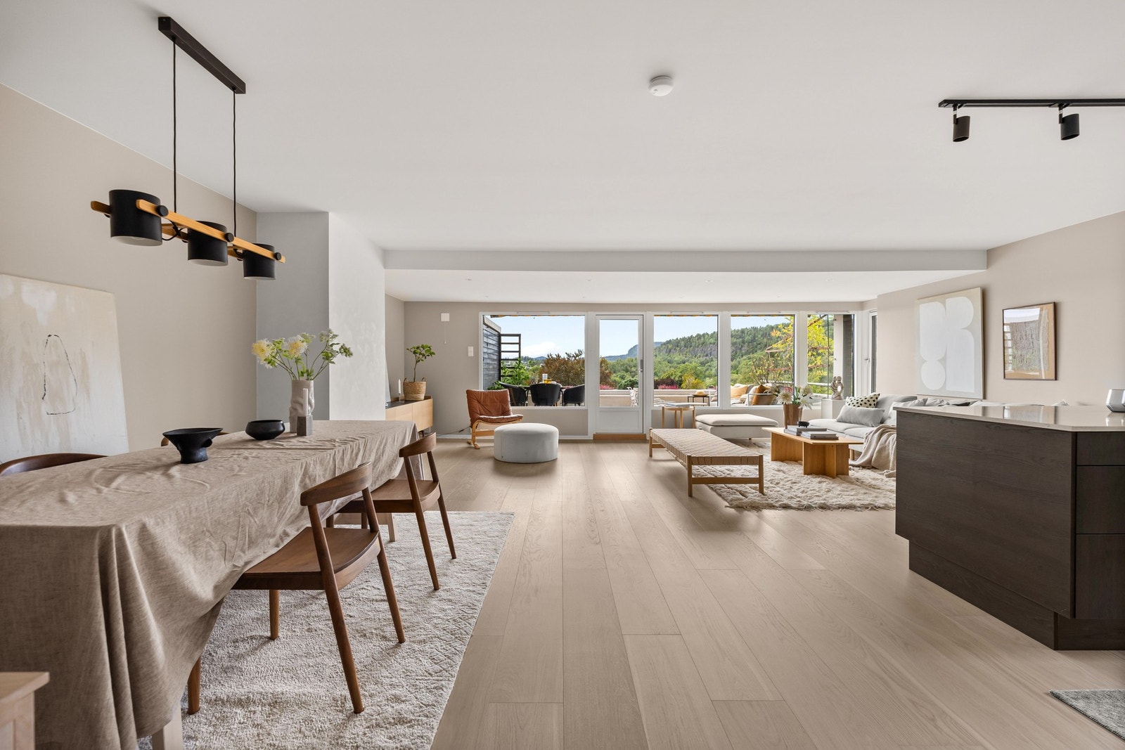 Den praktiske planløsningen gjør det enkelt å innrede en egen spisestuedel. Galleribilde