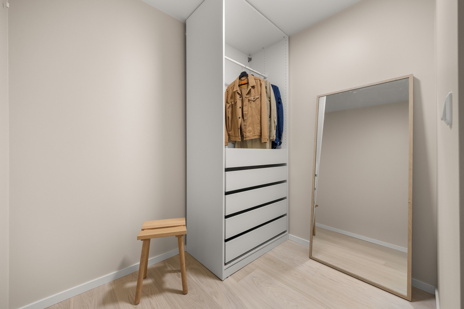 I tillegg til leilighetens ellers flotte oppbevaringsmuligheter har den også en bod av god størrelse Galleribilde