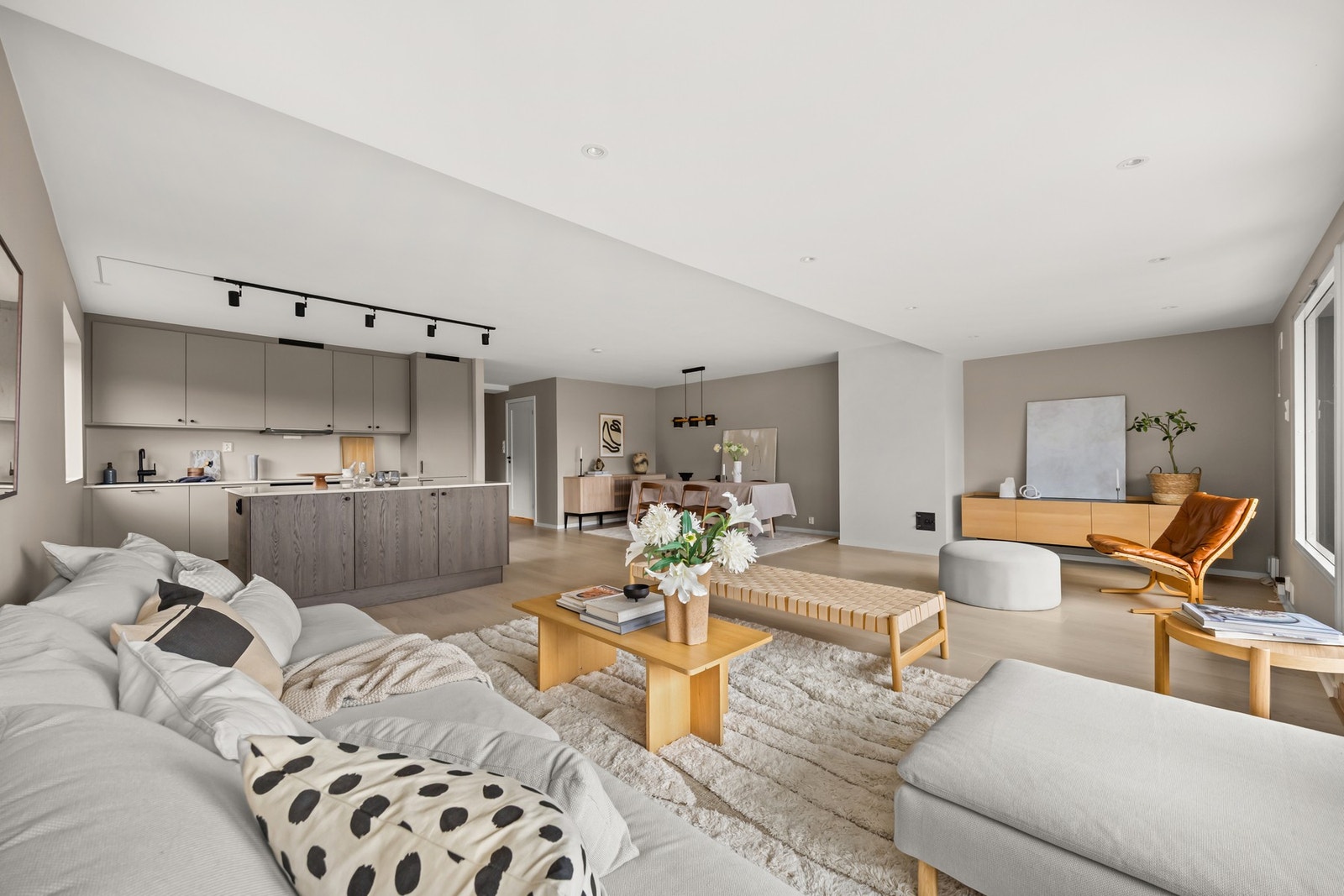 Velkommen til Hamangskogen 106, presentert av eiendomsmegler Edvard Chapsang ved EIE eiendomsmegling avdeling Sandvika Galleribilde