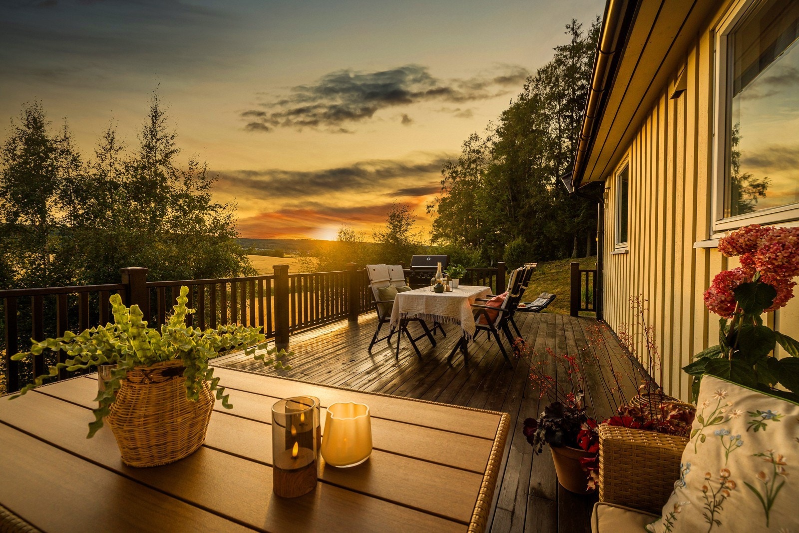 Boligens terrasse er målt til ca. 60 kvm og har god plass til utemøblement. Galleribilde
