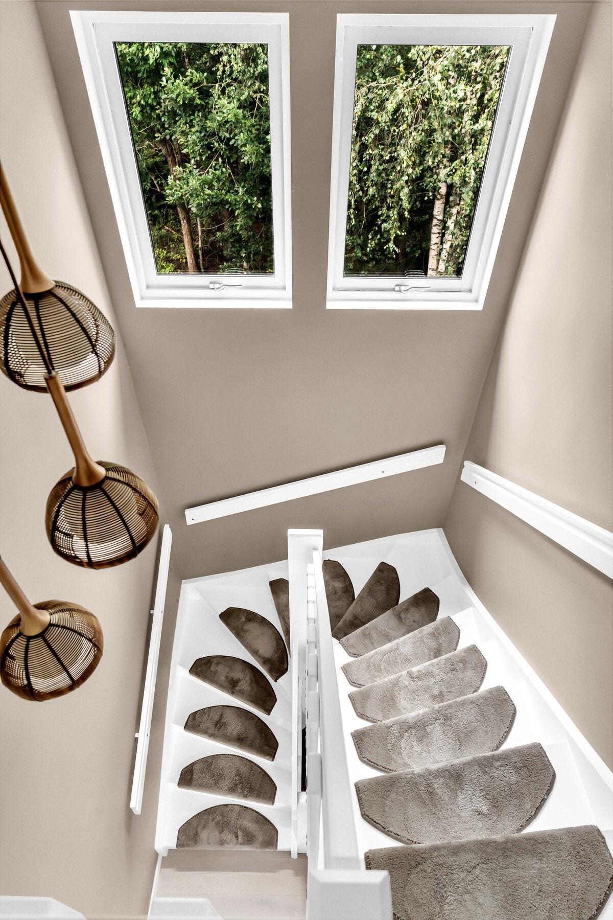 Vi beveger oss videre opp i loftsetasjen, hvor vi finner boligens to soverom. Galleribilde