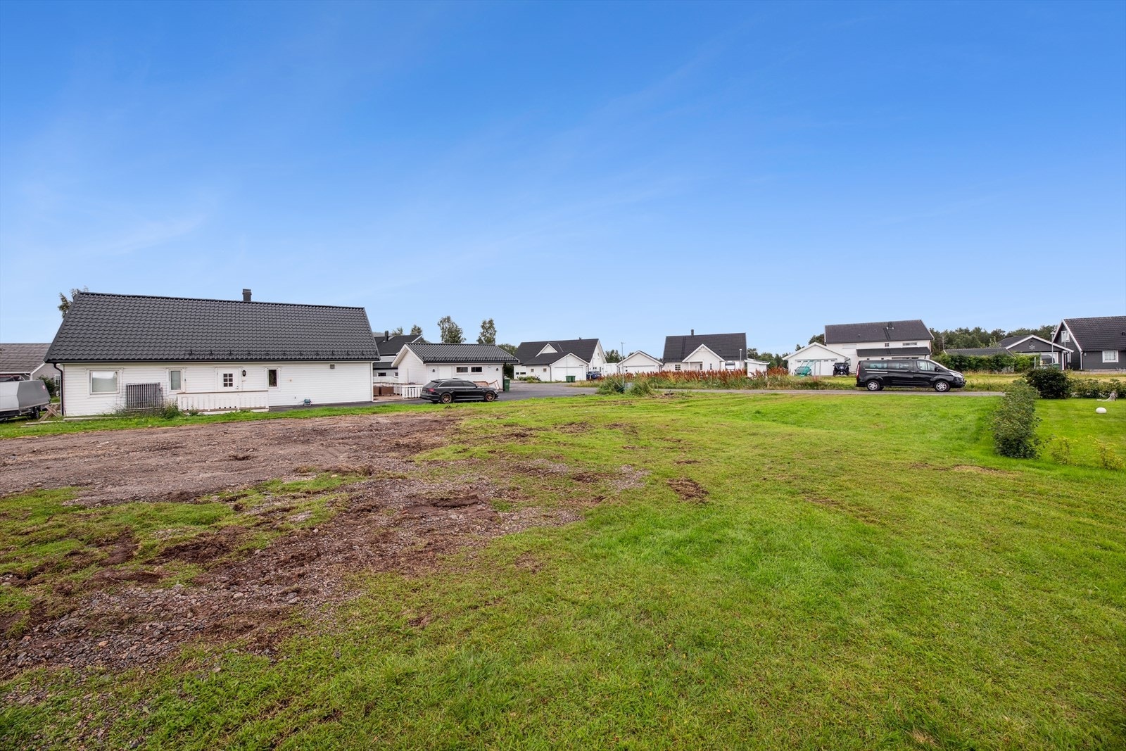 Området er svært barnevennlig med gangavstand til skole, barnehage og aktivitetstilbud. Galleribilde