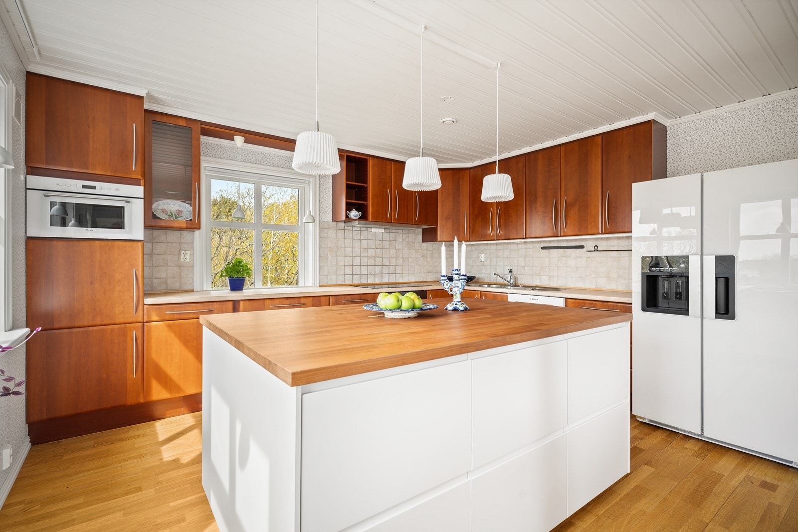 Boligen har et kjøkken med både stil og funksjonalitet. Galleribilde