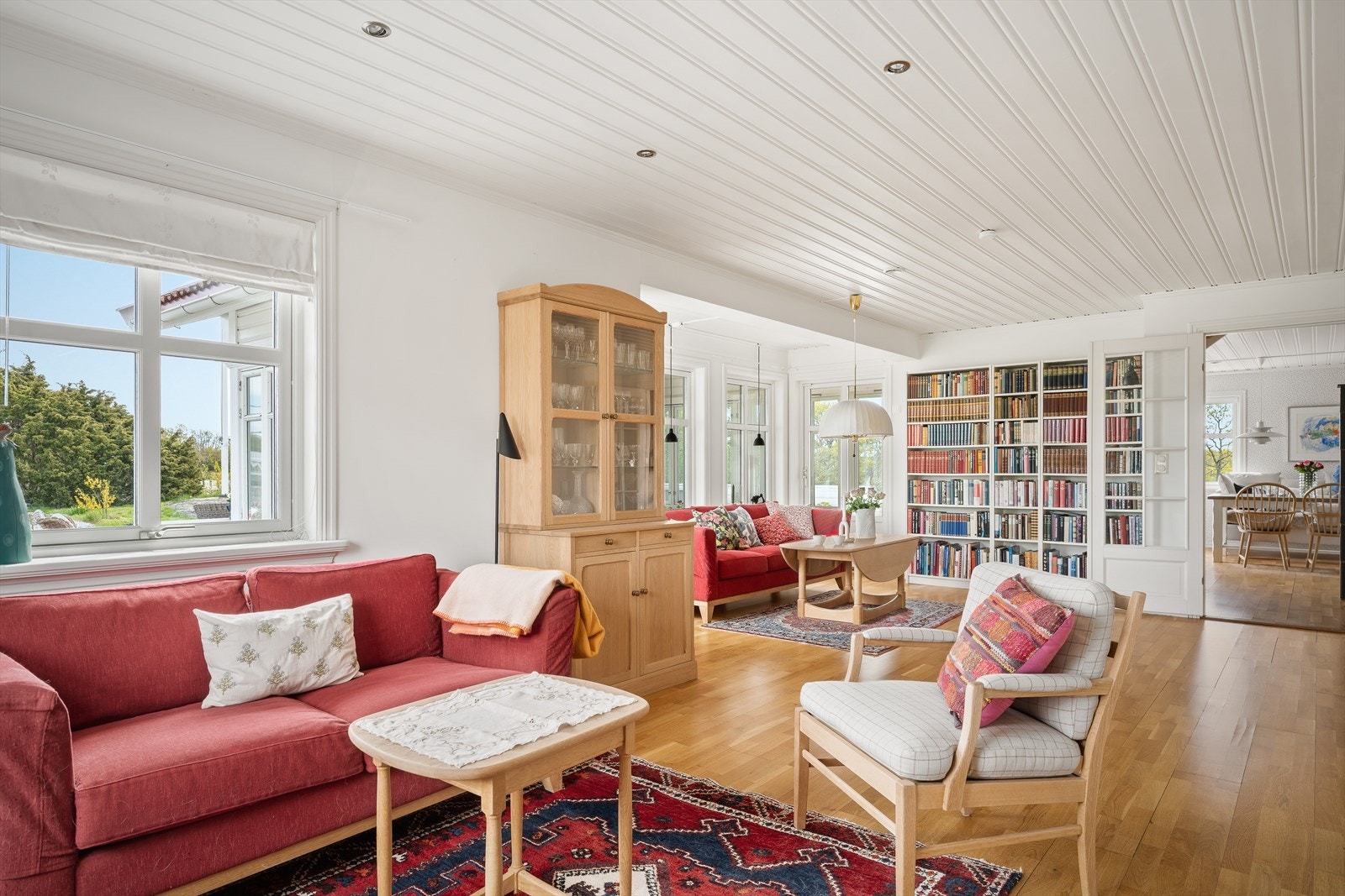 Stuen er av god størrelse som gir flere møbleringsmuligheter. Galleribilde