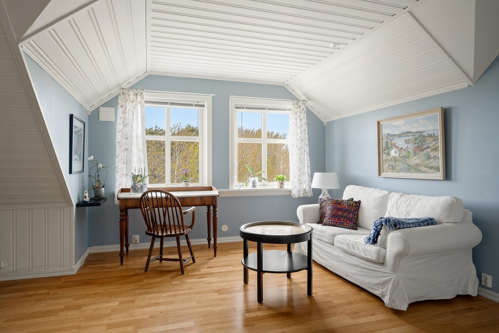 I 2. etasje kommer du opp til boligens andre stue. Galleribilde