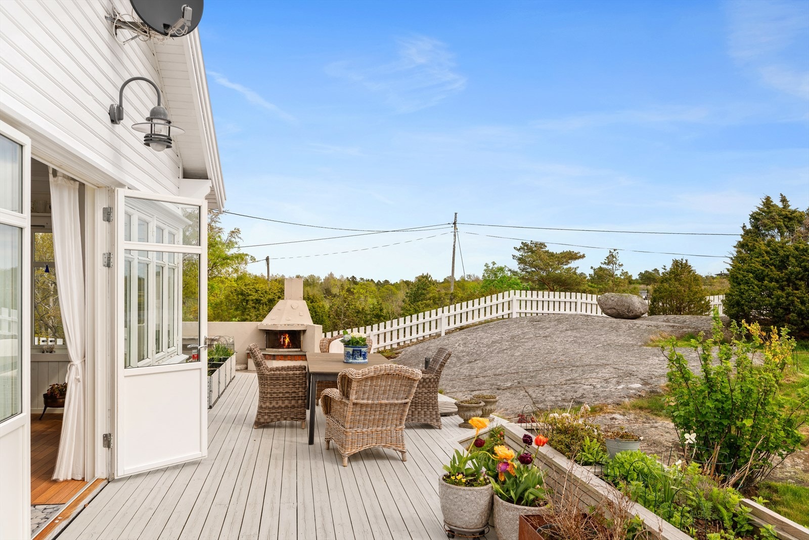 Det er også adkomst til terrassen fra vinterhagen, som gjør det lett å ha større sosiale sammenkomster. Galleribilde