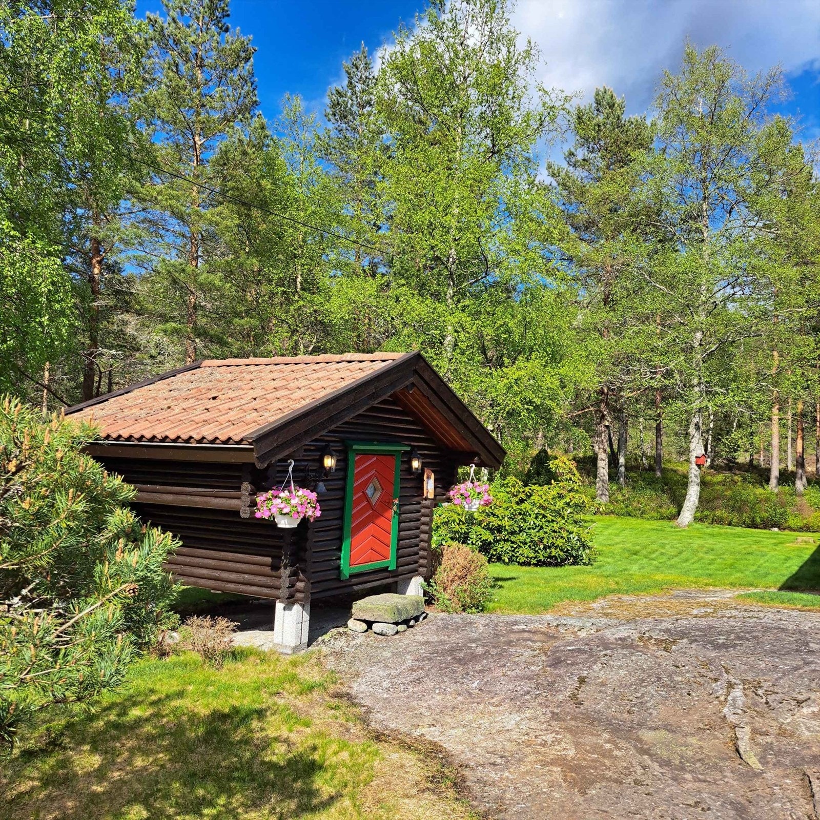 Laftet stabbur/anneks på 5 m² Galleribilde