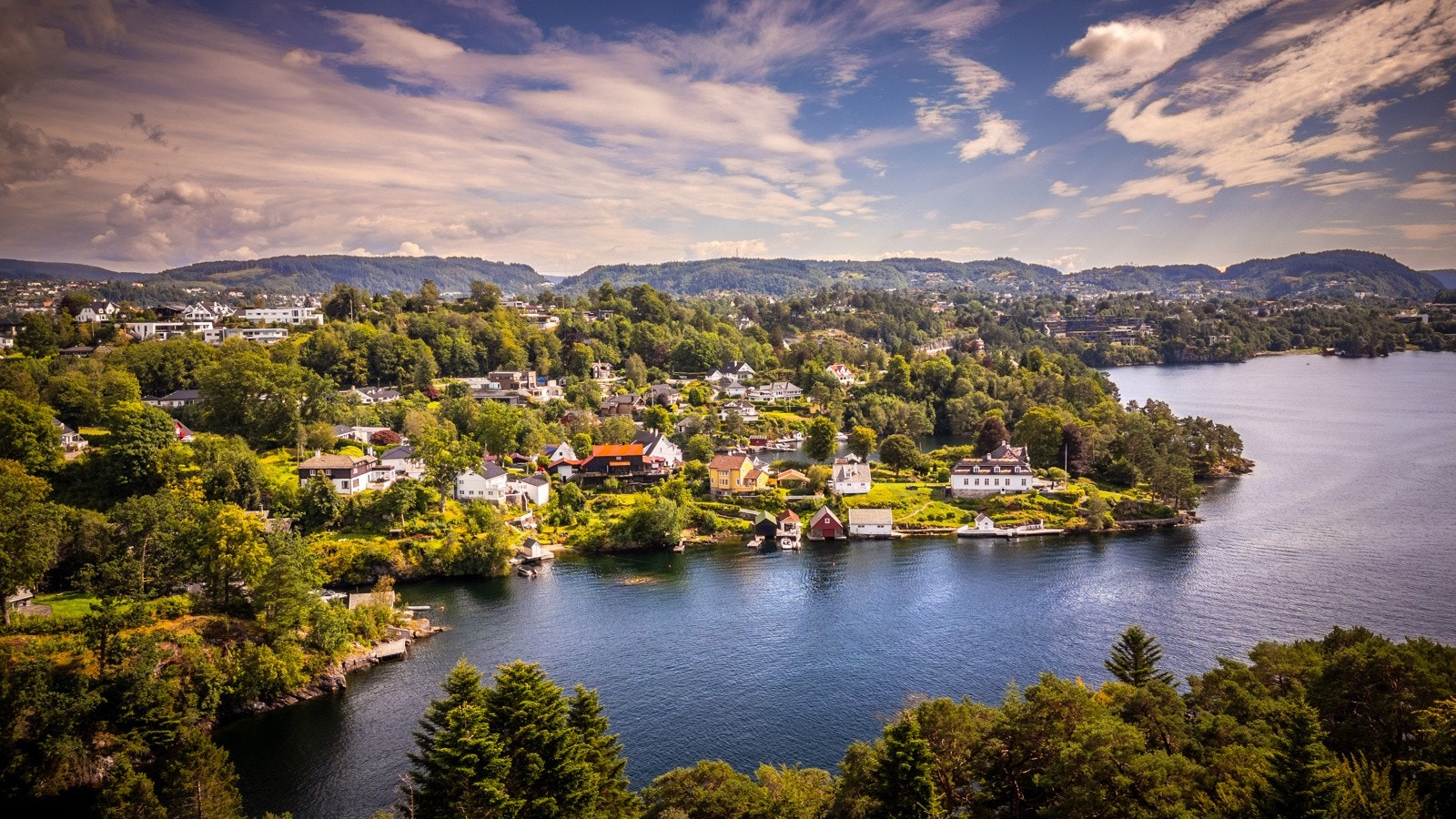 - Ca. 13 minttuers gange til Hop ungdomsskole og Hop barnehage - Galleribilde