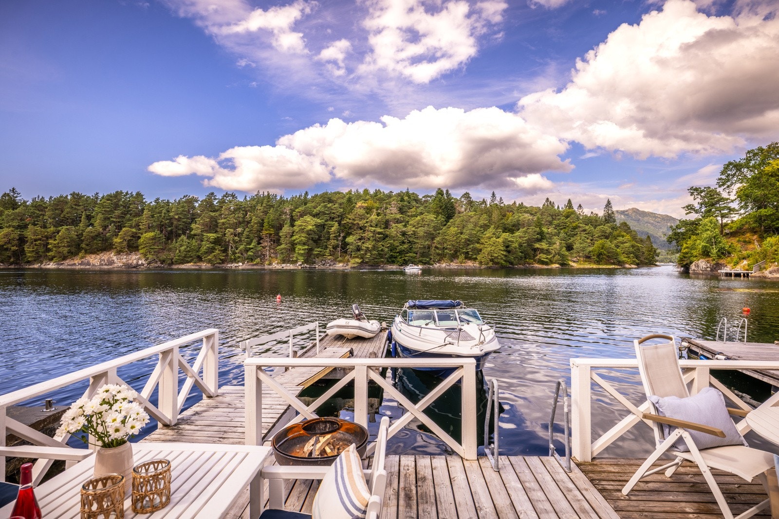 - Det er installert elektrisk vinsj til å trekke opp båten - Galleribilde