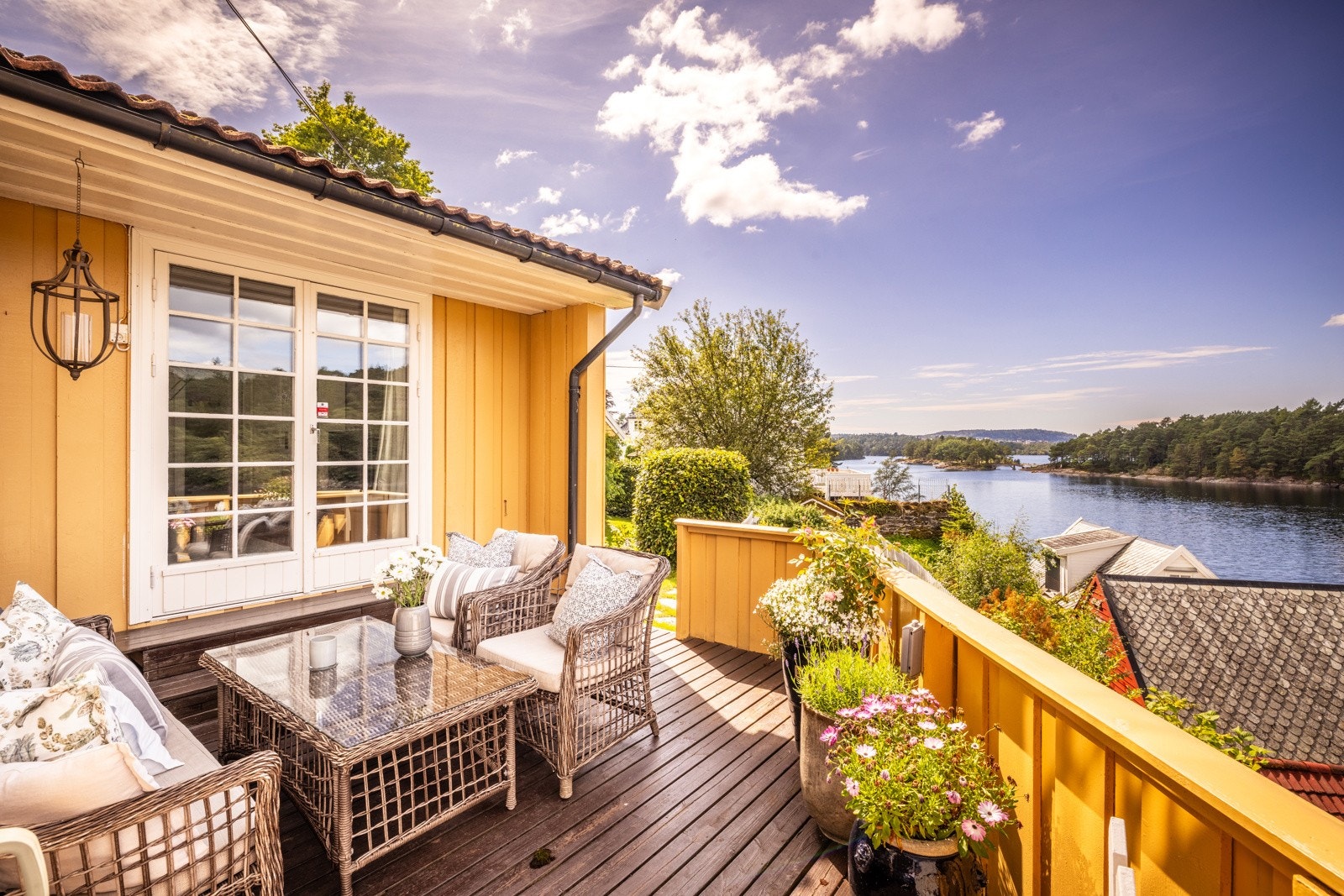 - Terrasse fra stue med herlig utsikt - Galleribilde