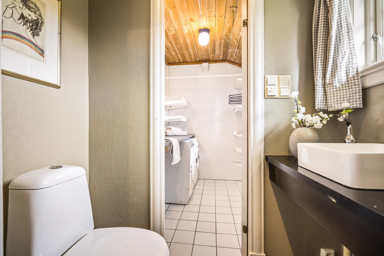 - Praktisk med WC-rom ved inngangspartiet - Galleribilde