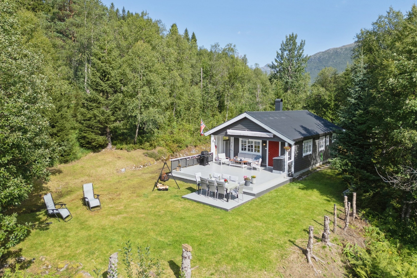 Hytta er fra 1987 og er jevnlig godt vedlikeholdt. Galleribilde