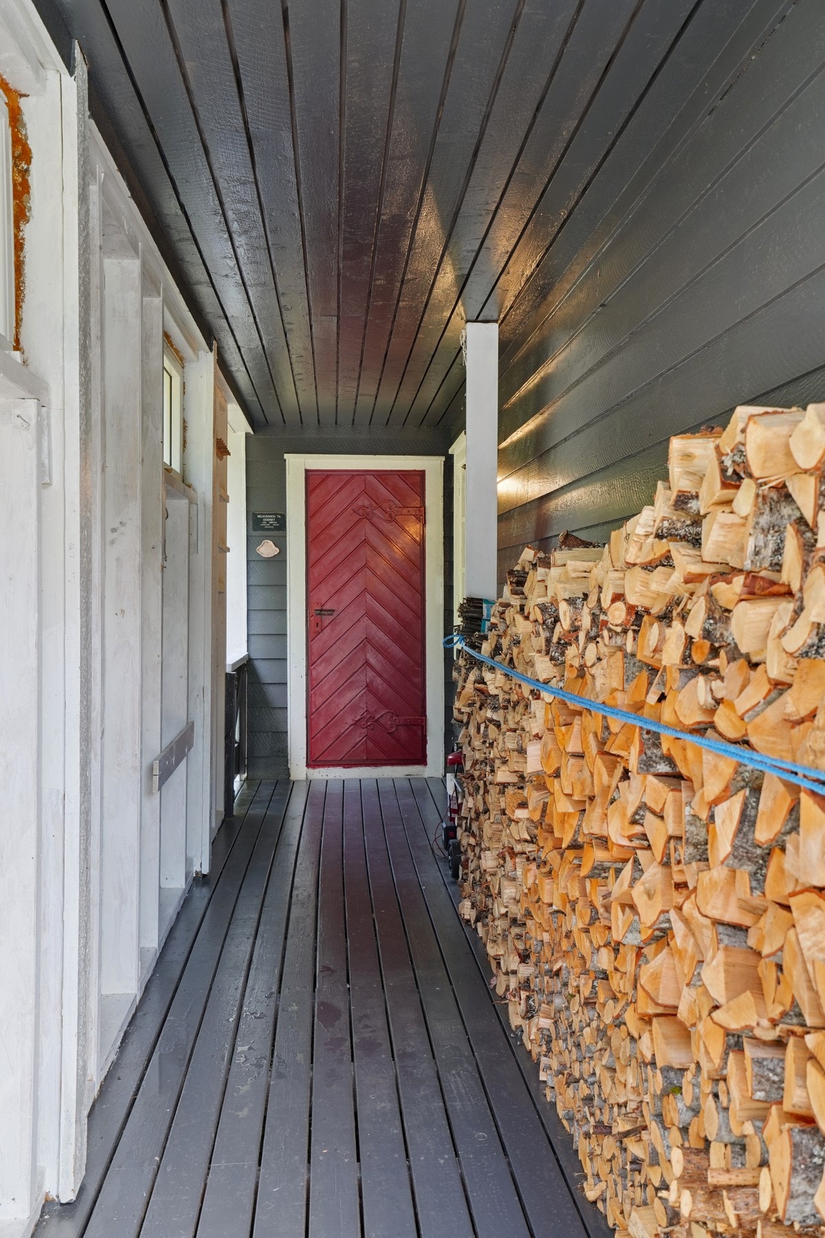 Plass til å oppbevare ved tørt i inngangspartiet. Galleribilde