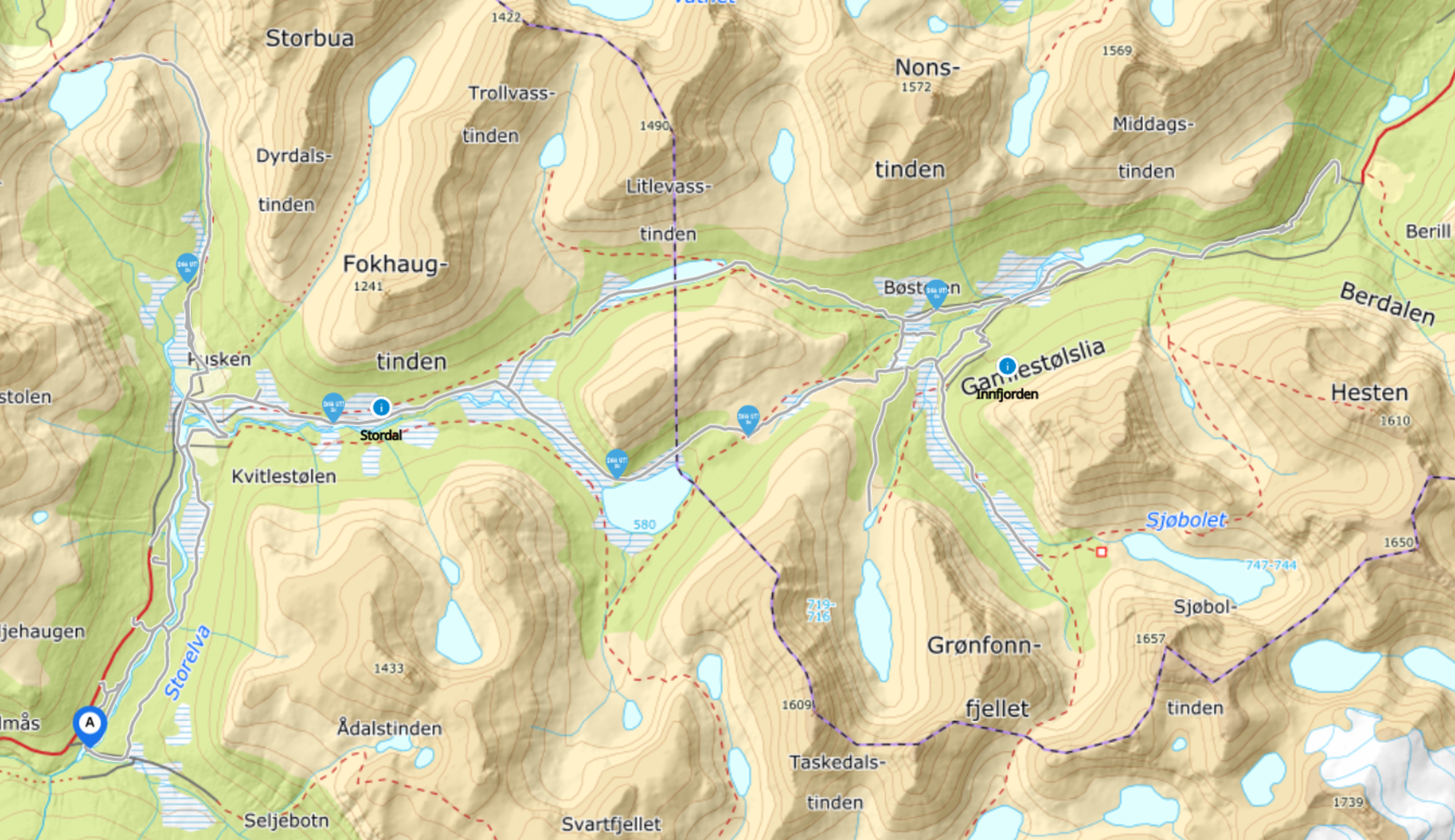 Det er meget gode langrennsløyper i område. Skiløypene er merket grått. Galleribilde