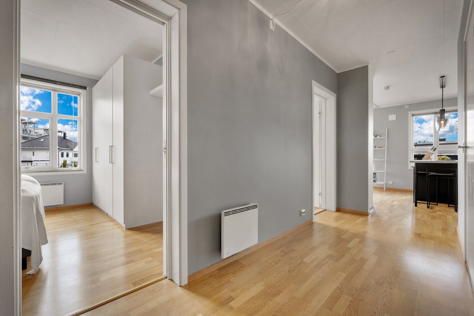 Gangen forgrener seg videre til boligens øvrige rom. Galleribilde