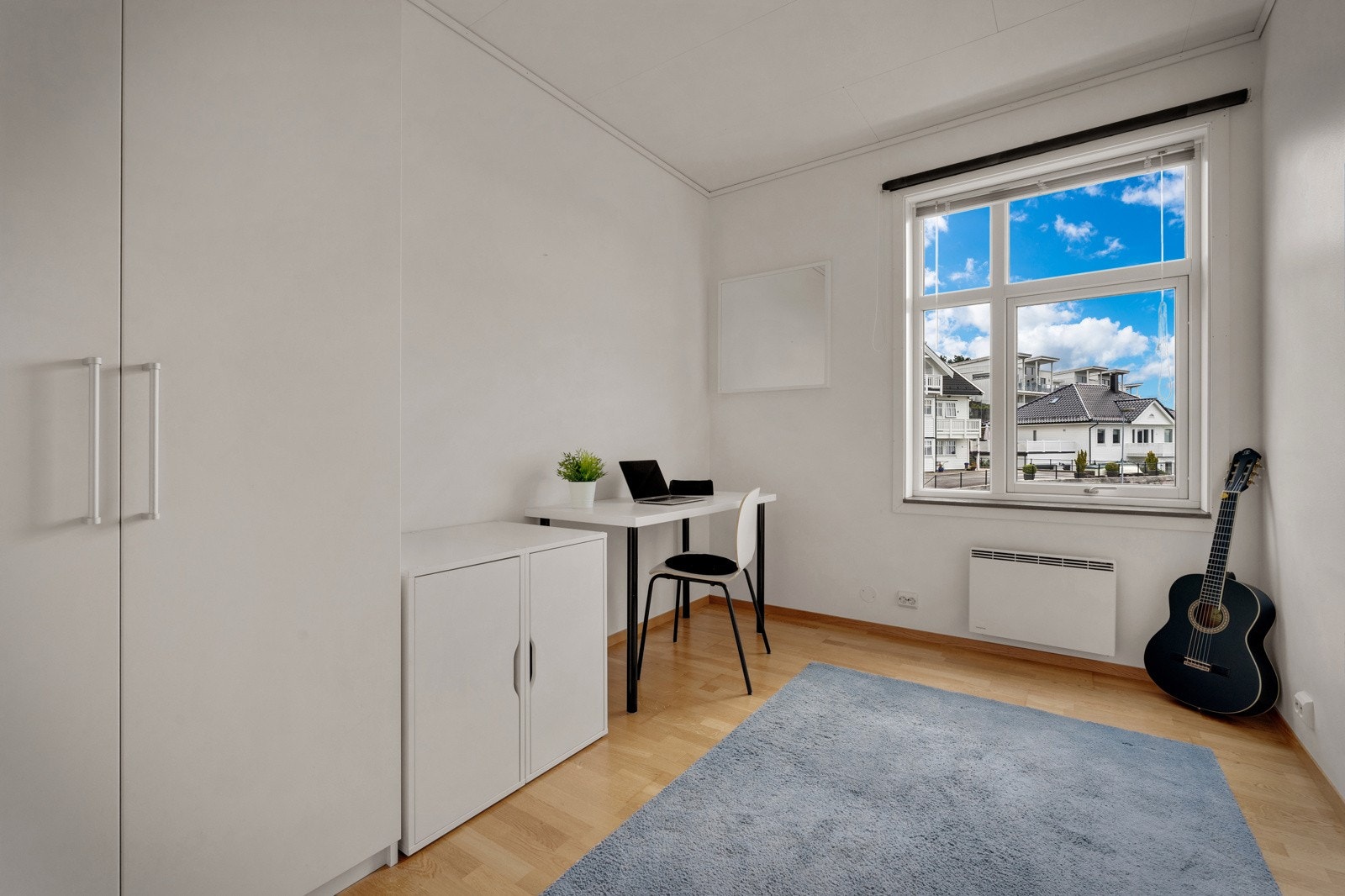 Soverom 2 er også av god størrelse og egner seg godt som barne- og gjesterom eller kontor. Galleribilde