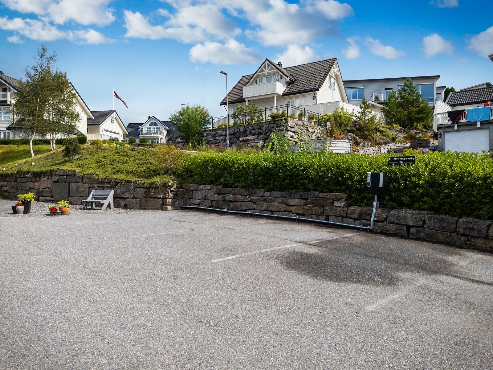Det medfølger en fast parkeringsplass. Galleribilde