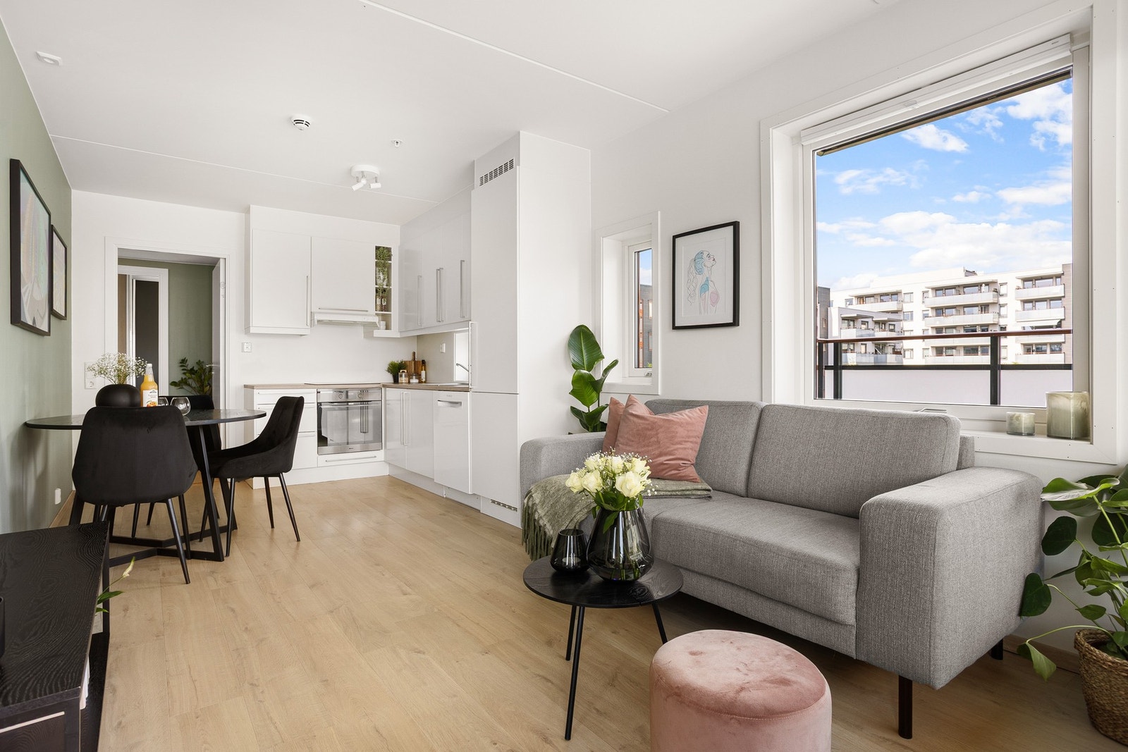 Inviter venner og familie til hyggelige sammenkomster. Galleribilde