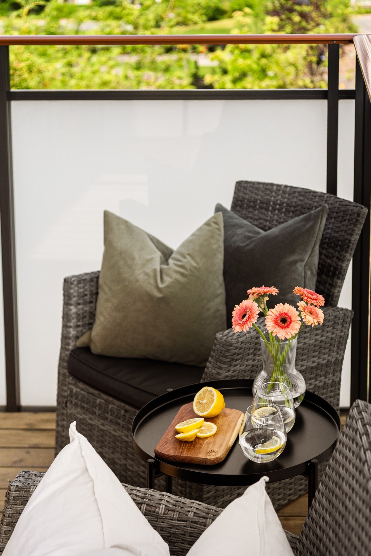 Uteplassen er overbygget, i tillegg til at det er montert belysning og stikkontakter. Galleribilde