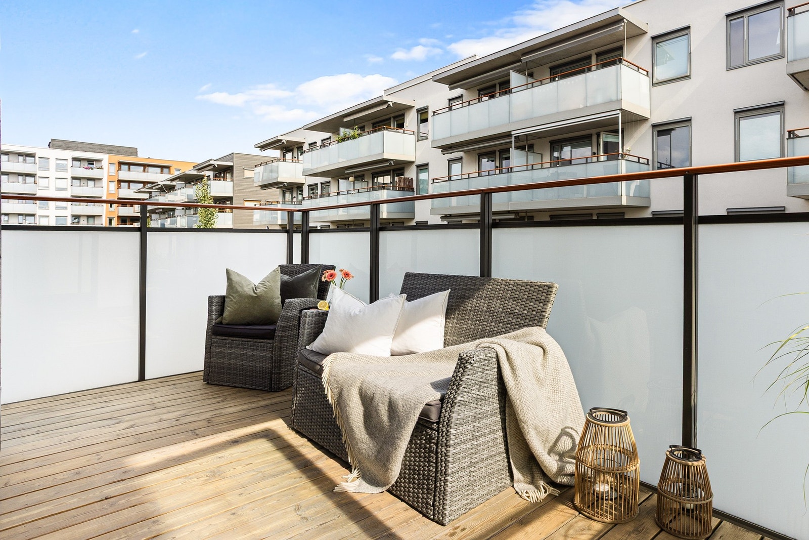 Det er god plass til balkongmøblement, beplantning og grill. Galleribilde