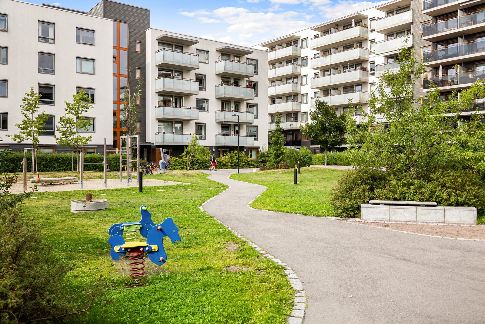 Beboerne har fortrinnsrett i Espira Gartnerløkka barnehage som ligger i kort avstand fra boligen. Galleribilde