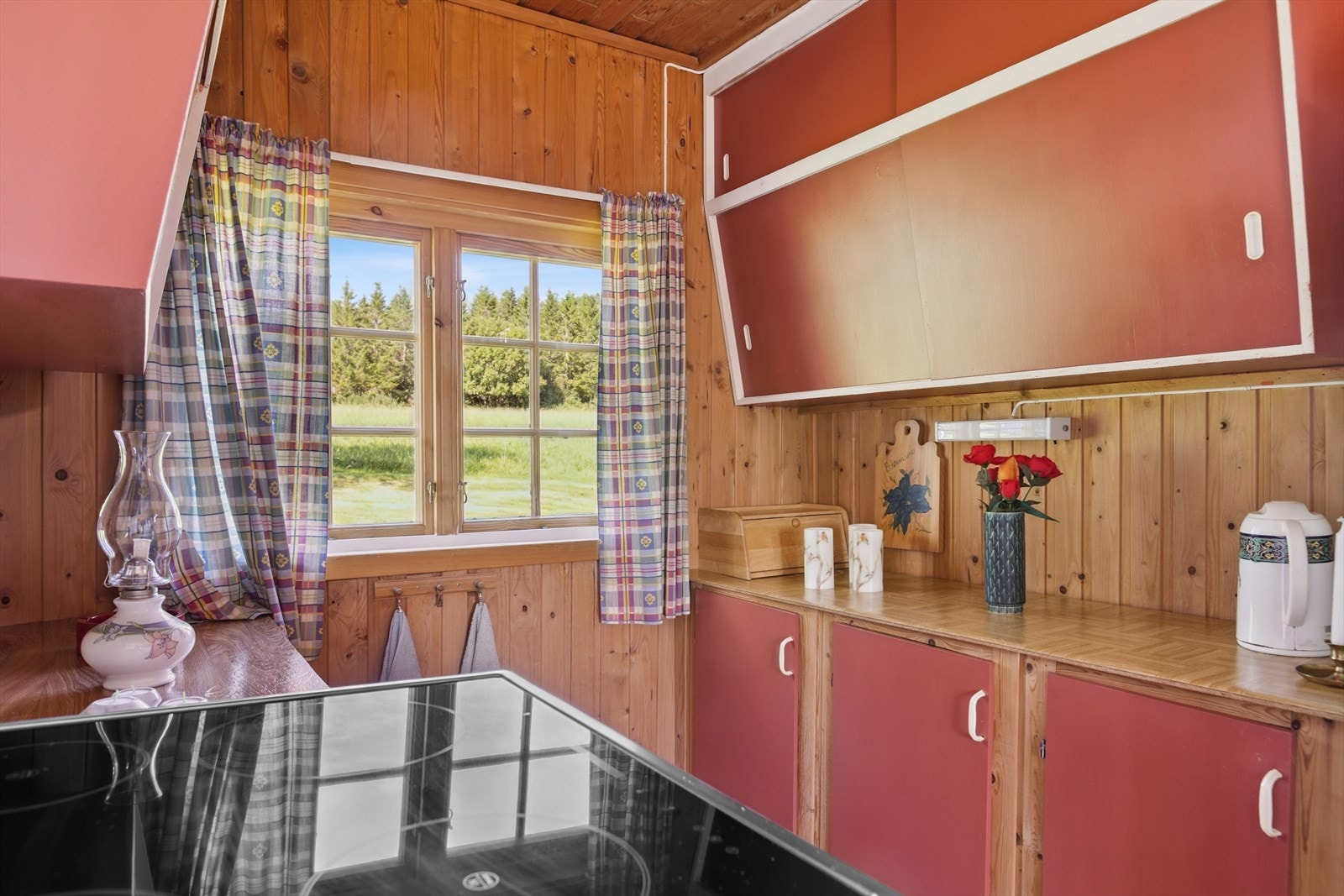 Her har du godt med skap- og benkeplass. Galleribilde