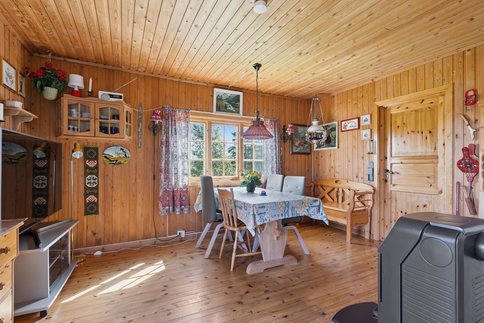 Stue og kjøkkenareal på gode 16,5 m². Galleribilde