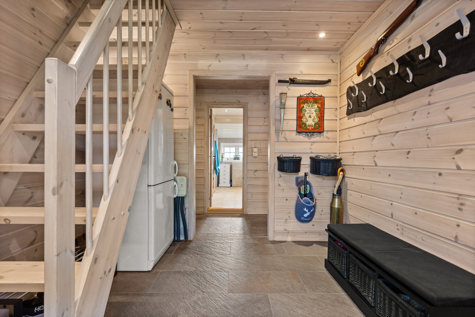 Fra gangen er det trapp opp til hemsen Galleribilde