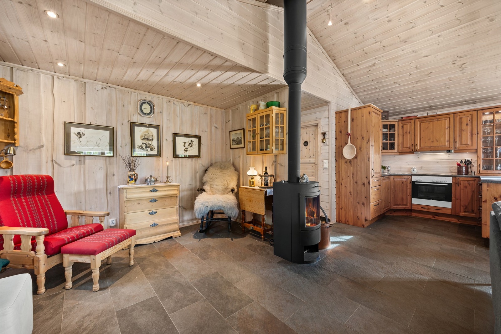 Det er peis som varmer godt på vinterhalvåret Galleribilde