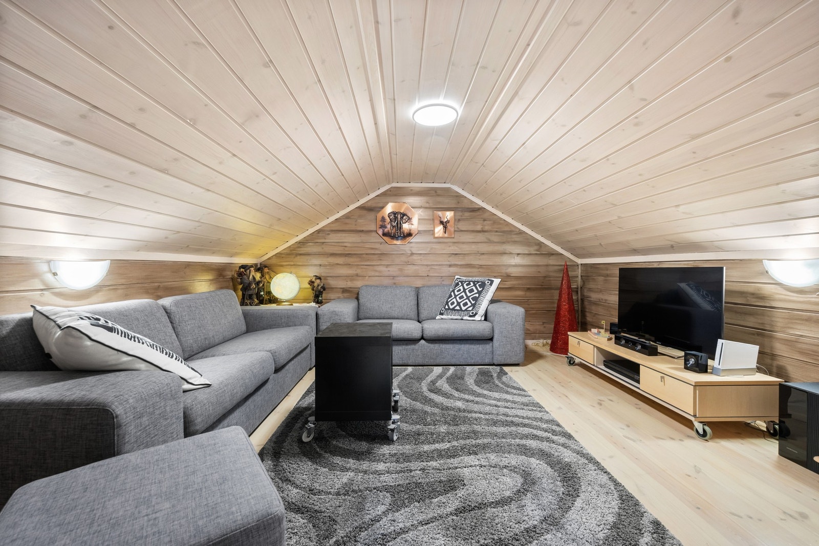 Romslig loftsstue Galleribilde