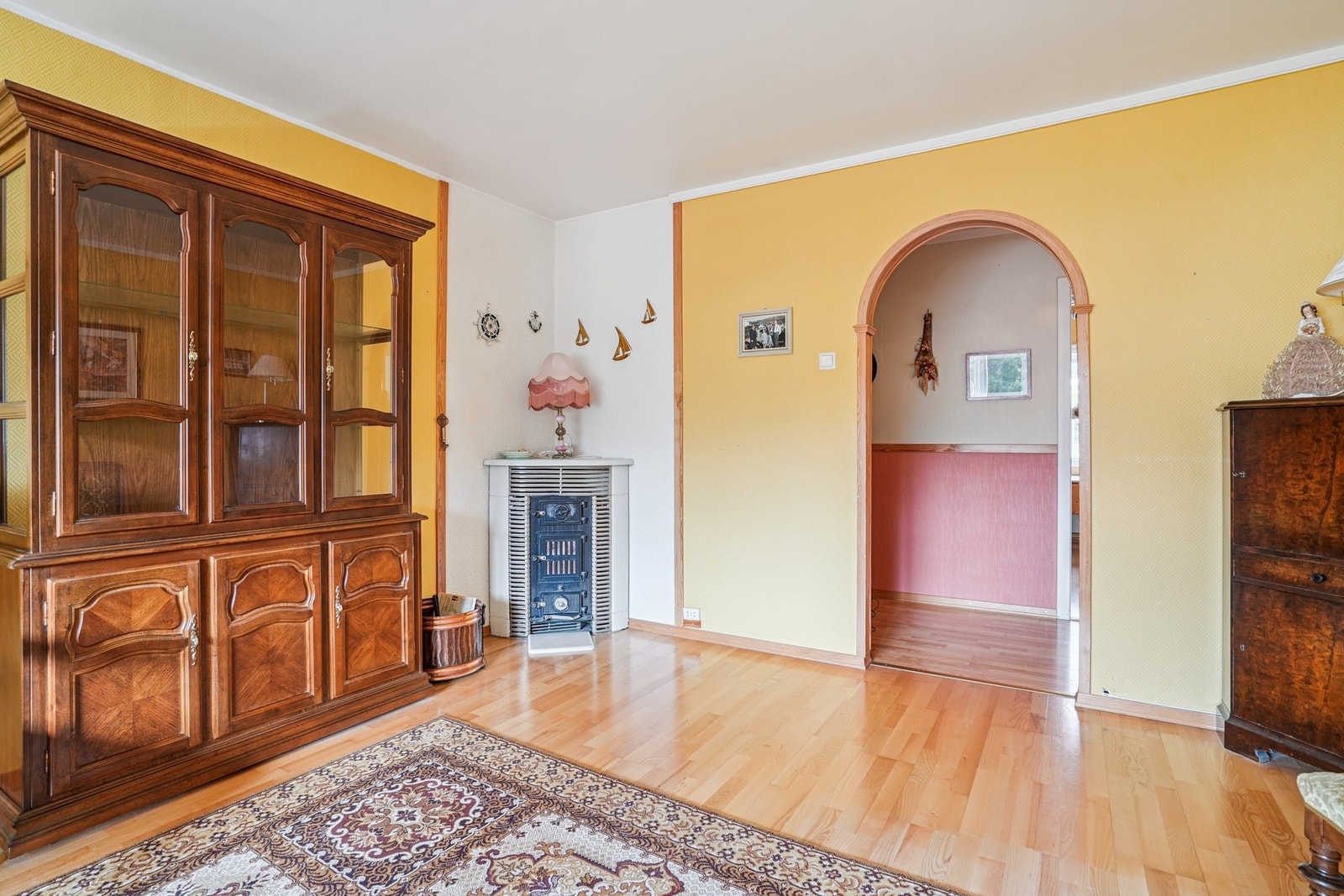 Stuen er romslig og gir rikelig med møbleringsmuligheter. Galleribilde