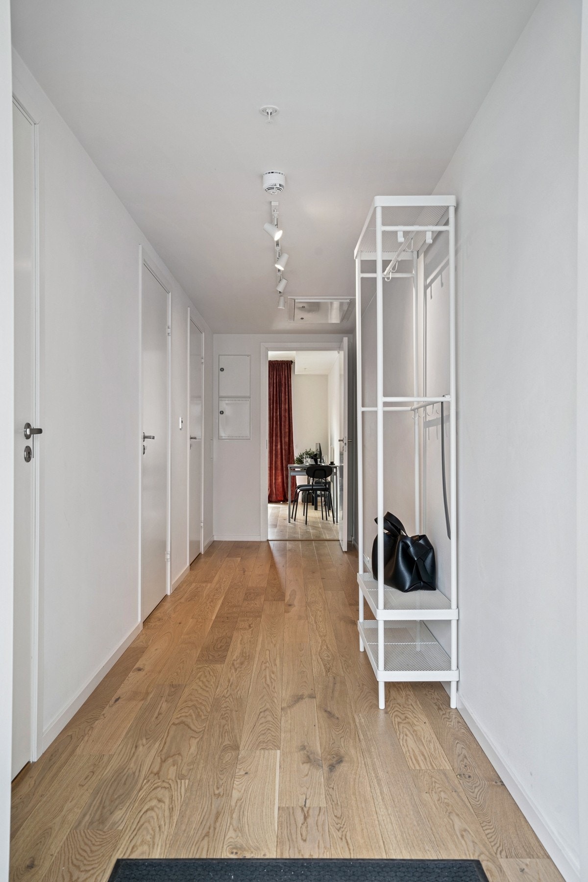 Lys og luftig entre. Galleribilde