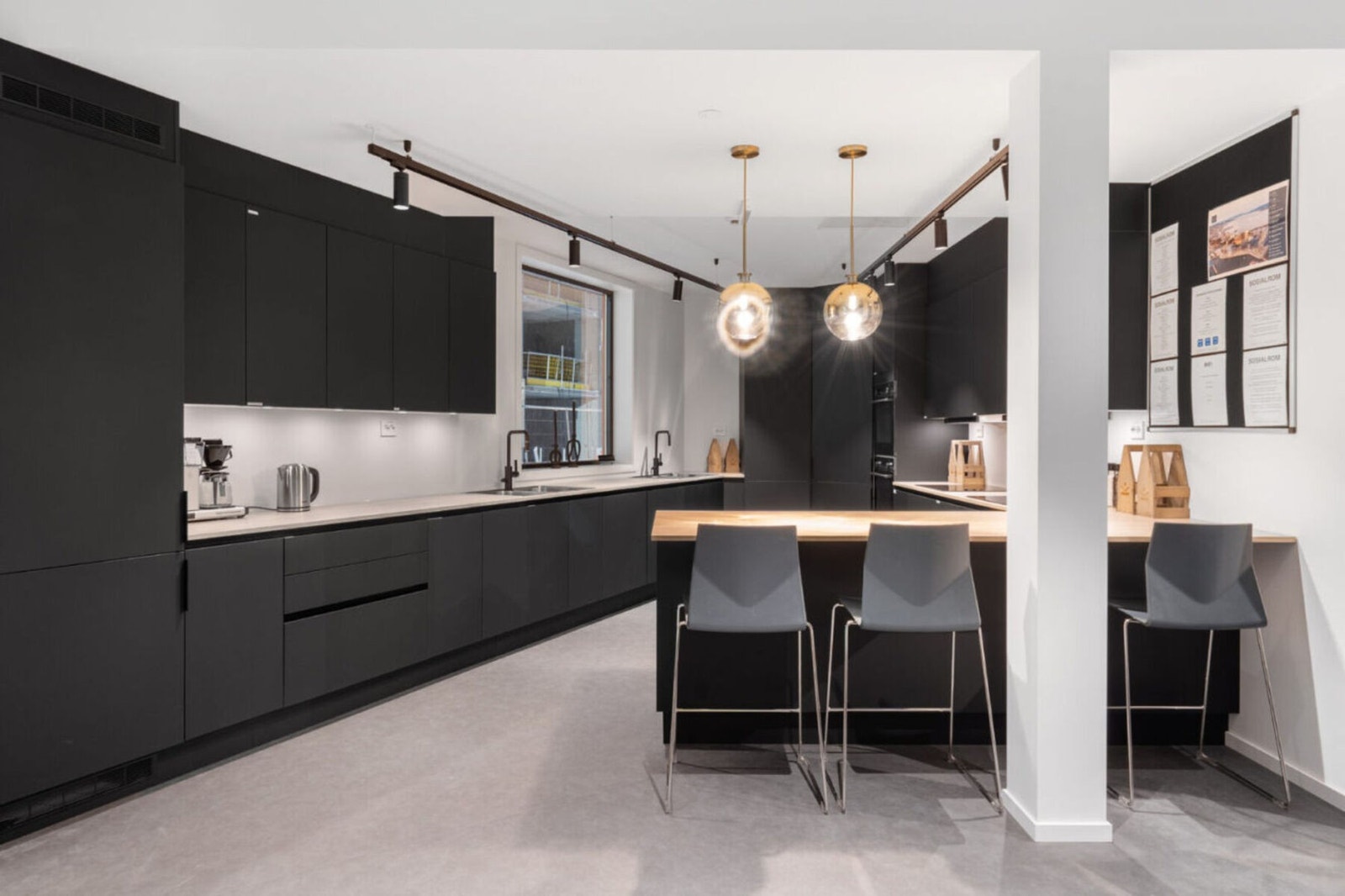 I bygget ligger også selskapslokalet. Lokalet er utstyr med dekketøy og annet utstyr. Galleribilde