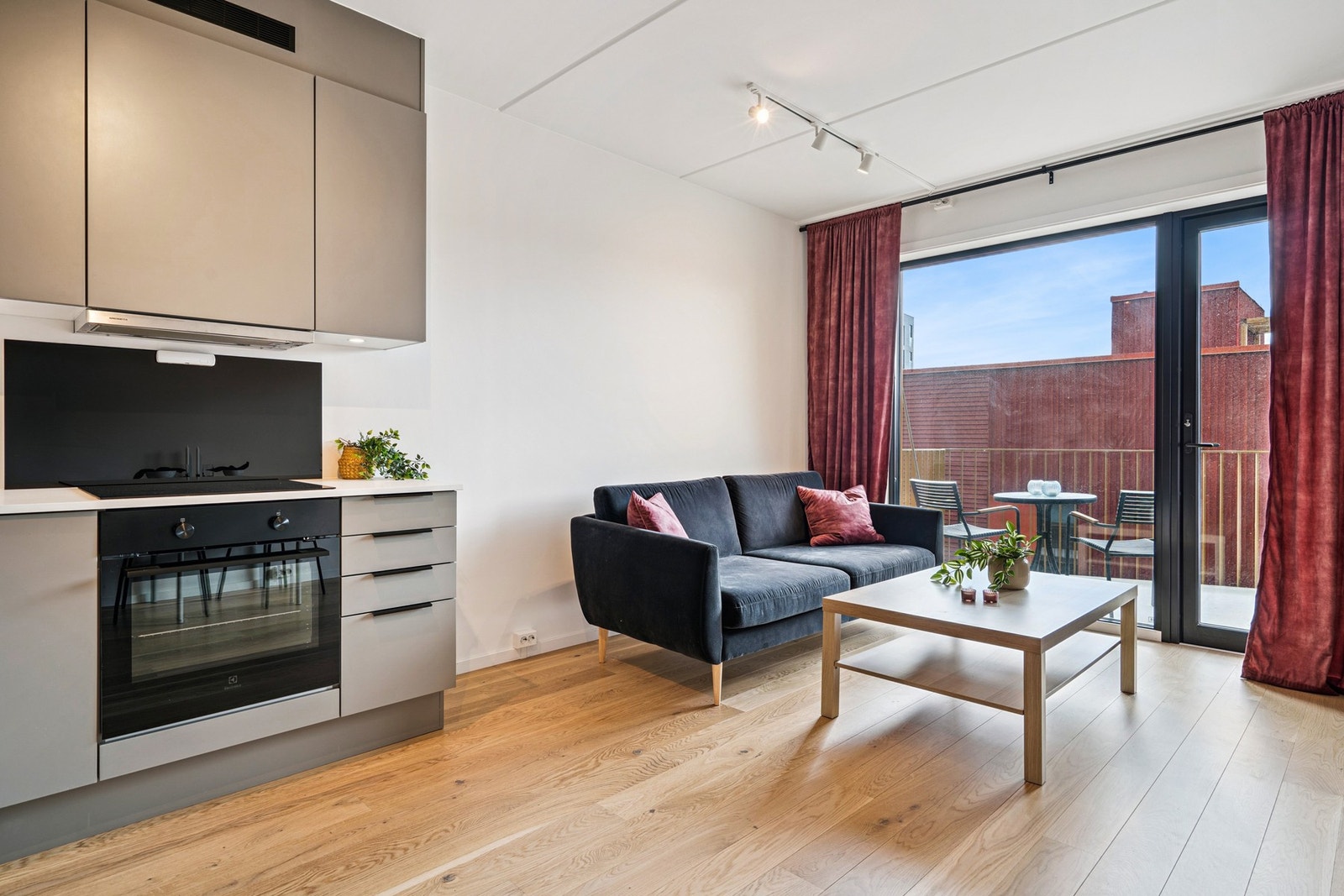 De integrerte hvitevarene, gir innredningen en moderne finish. Galleribilde