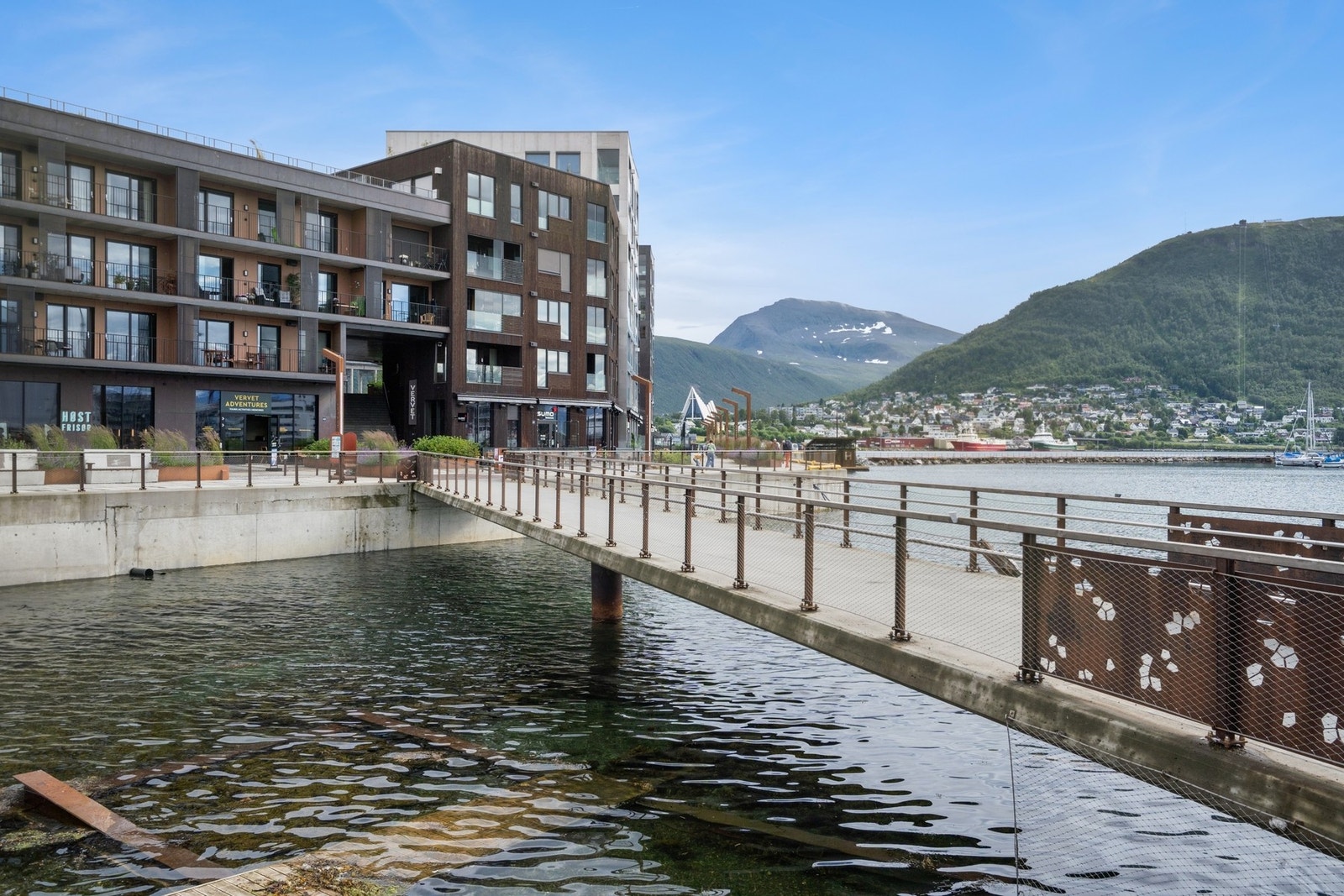 Leiligheten ligger på Vervet, et urbant og stilig bydel i Indre havn av Tromsø . Galleribilde