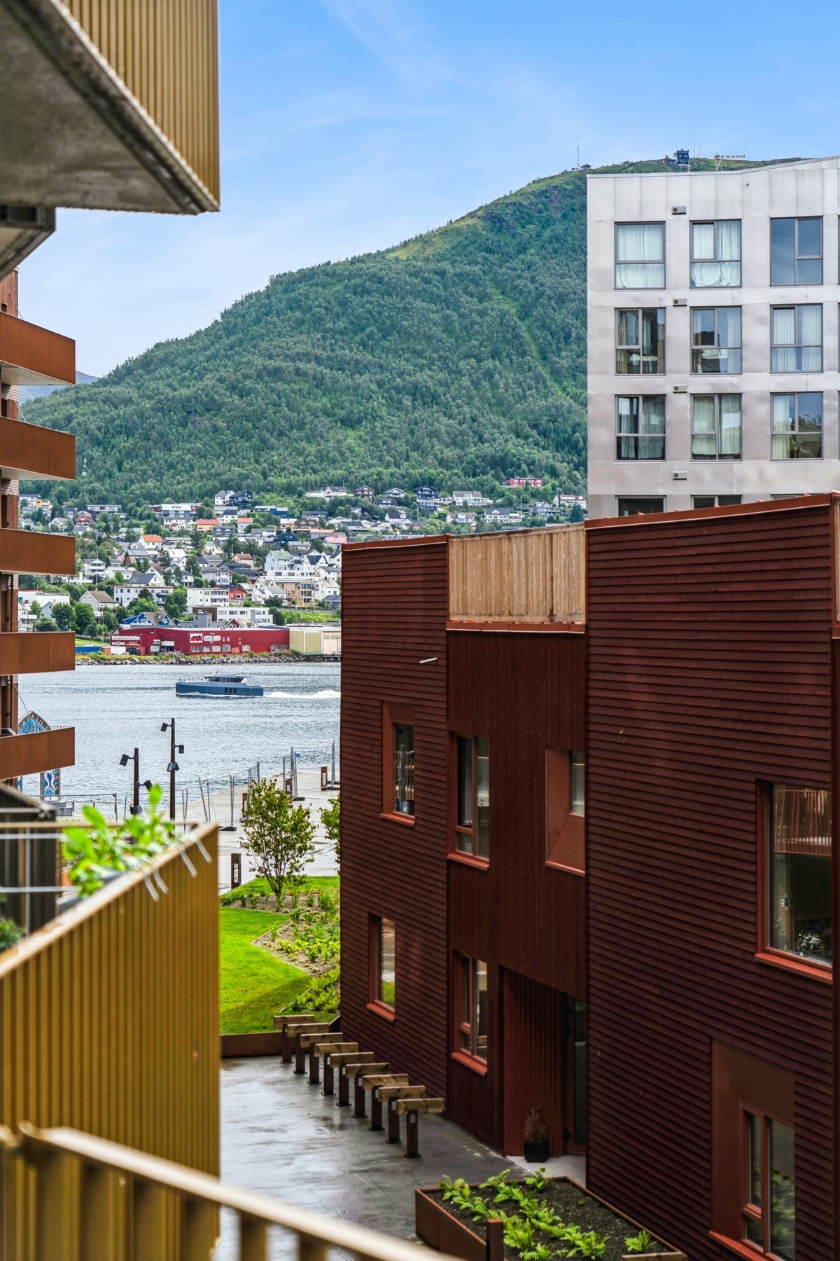 I gårdsrommet finner du fellesarealbygget. Galleribilde