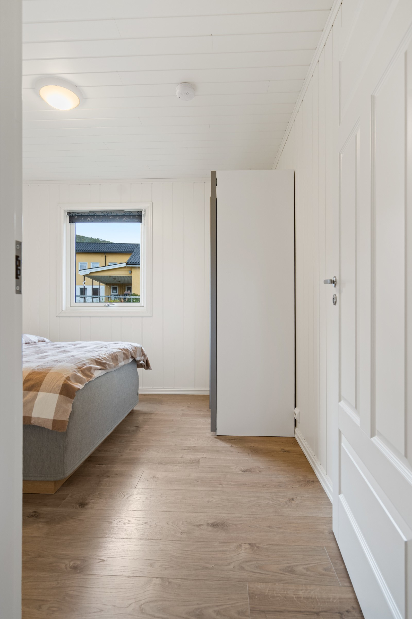 Hovedsoverom med god plass til garderobeskap.